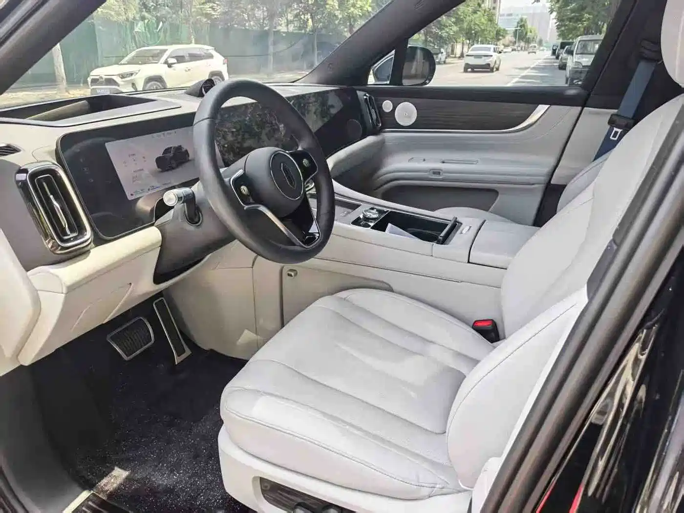 AITO Wenjie AITO M9 2024 Extended Range Ultra 42kWh 6-Seater фото 5
