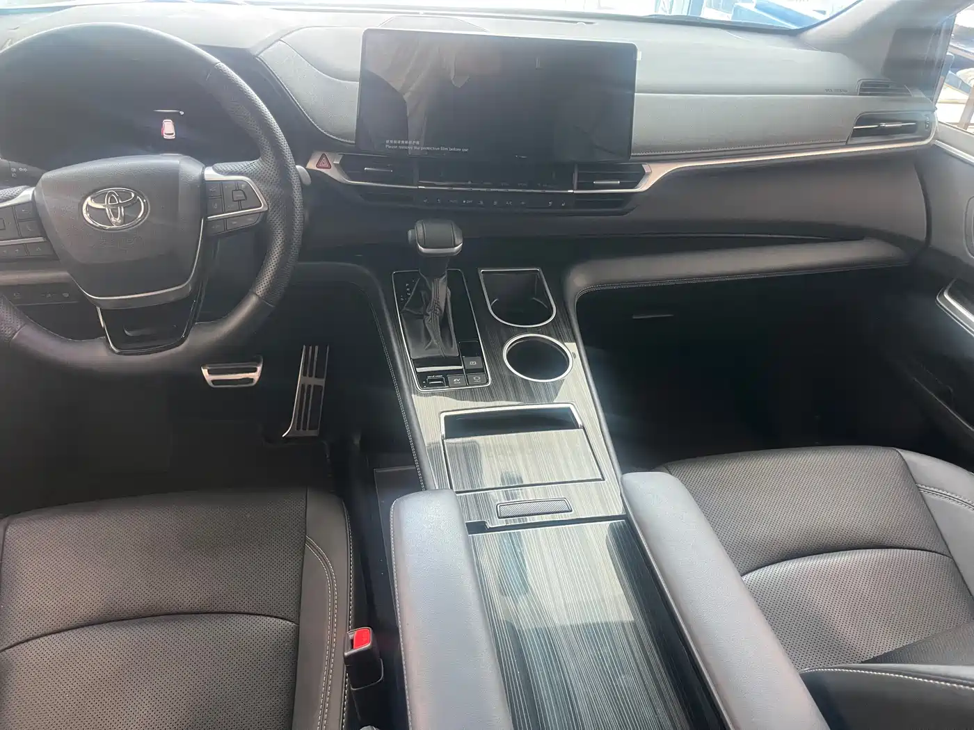 Toyota Sienna 2024 2.5L Hybrid Ultimate Premium Edition фото 5