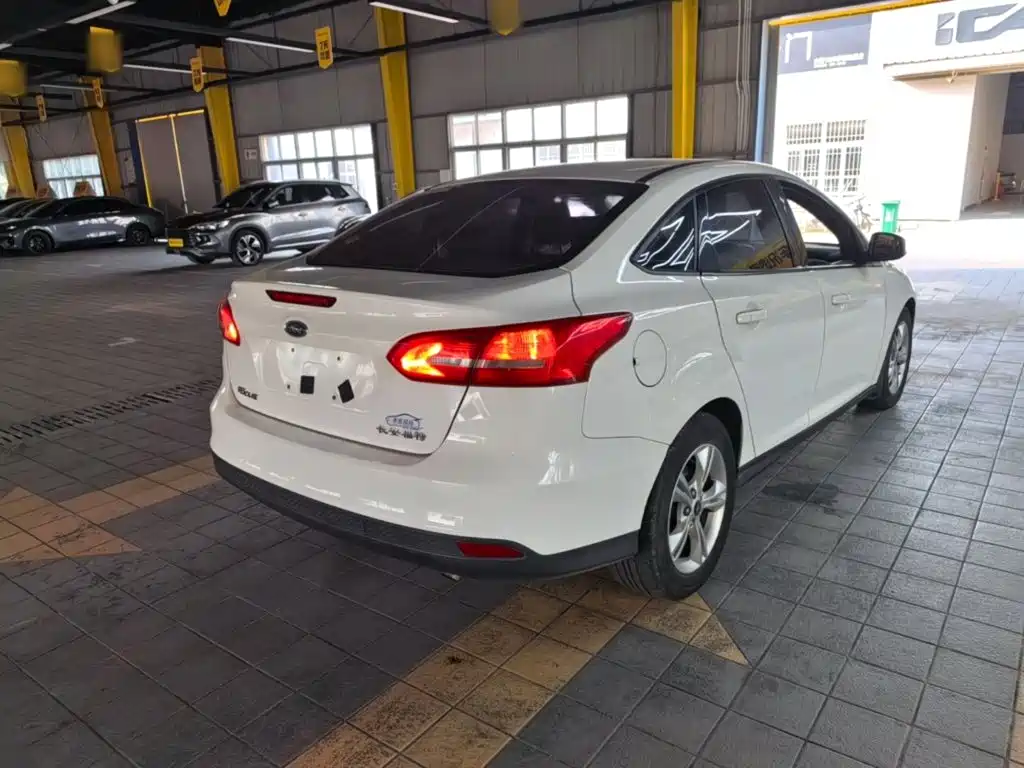 Фото 7 - Ford Focus