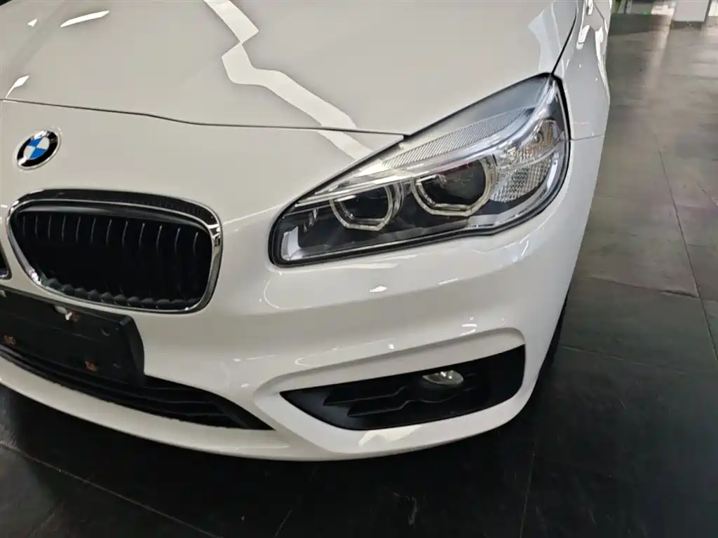 BMW 2 Series Touring 2016 218i Leading фото 24