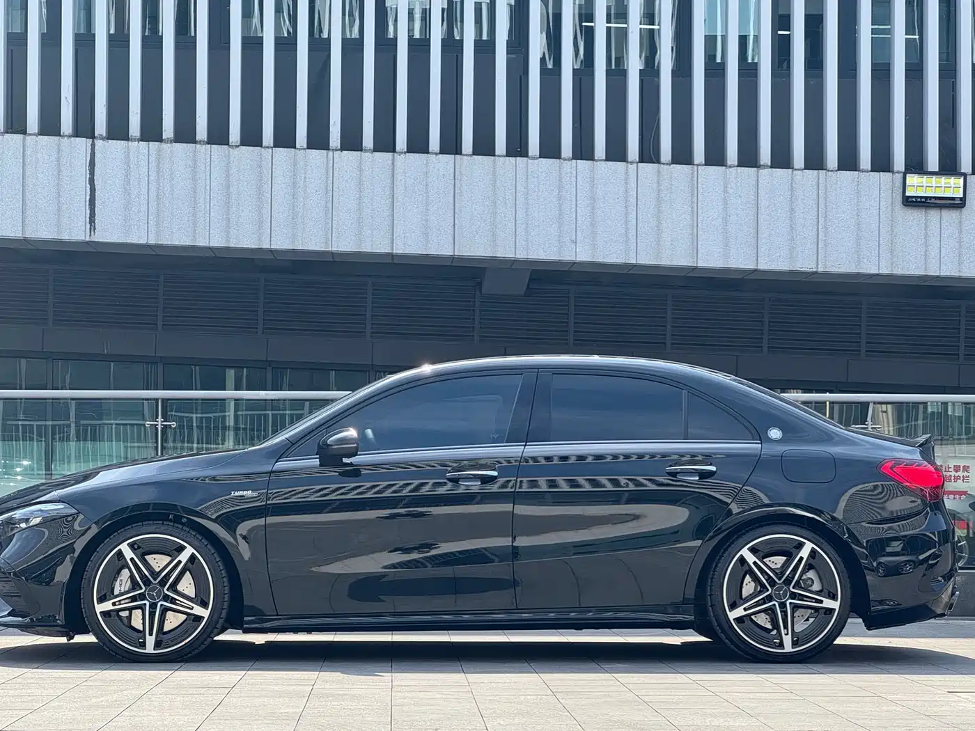 Mercedes-Benz A-Class AMG 2024 AMG A 35 L 4MATIC фото 4