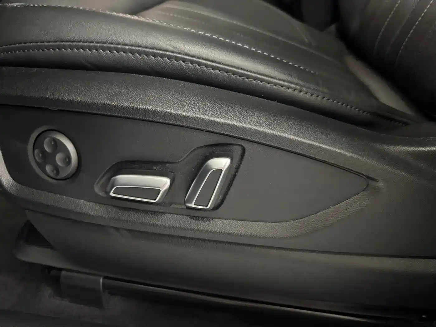 Audi Q5L 2024 Model 40 TFSI Luxury Dynamic фото 17