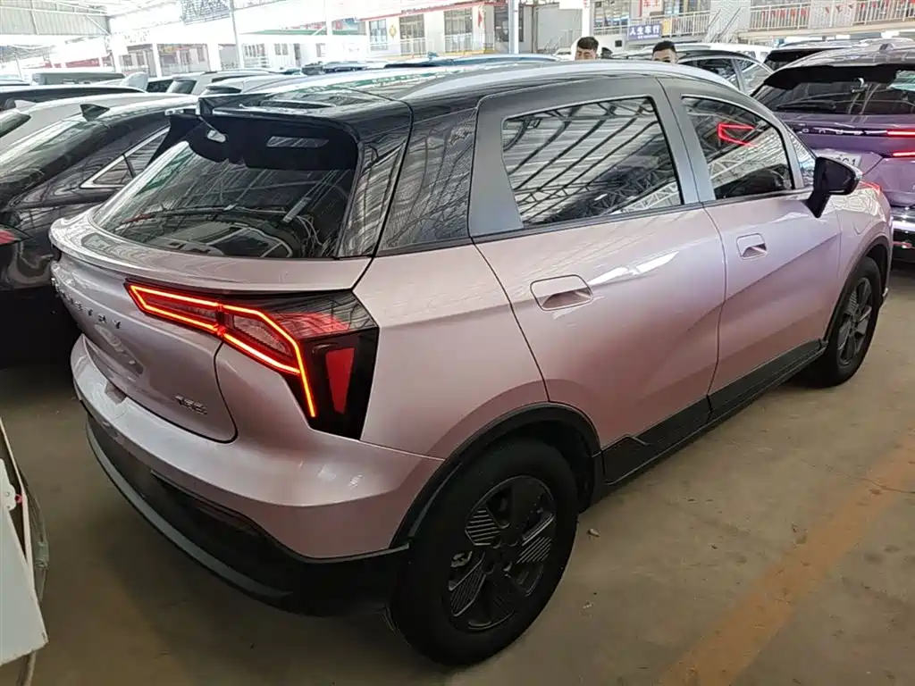 Фото 7 - Geely Geometry E Firefly
