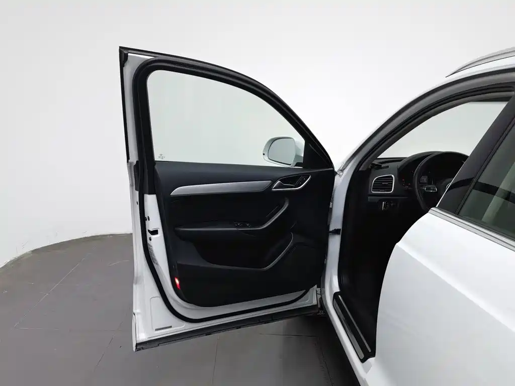 Фото 8 - Audi Q3