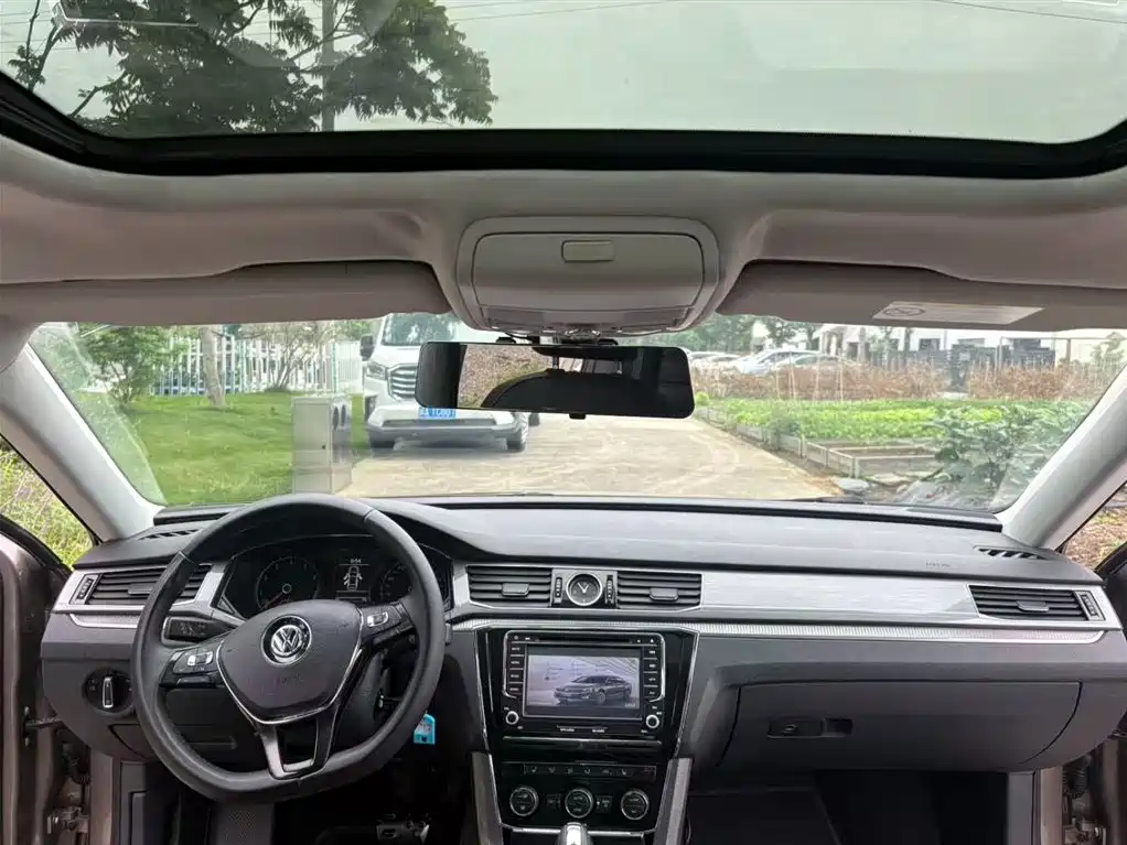 Volkswagen Passat 2016 280TSI DSG Honor Edition фото 6