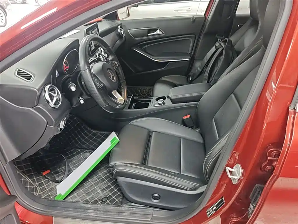 Mercedes-Benz GLA 2017 GLA 200 Dynamic фото 15