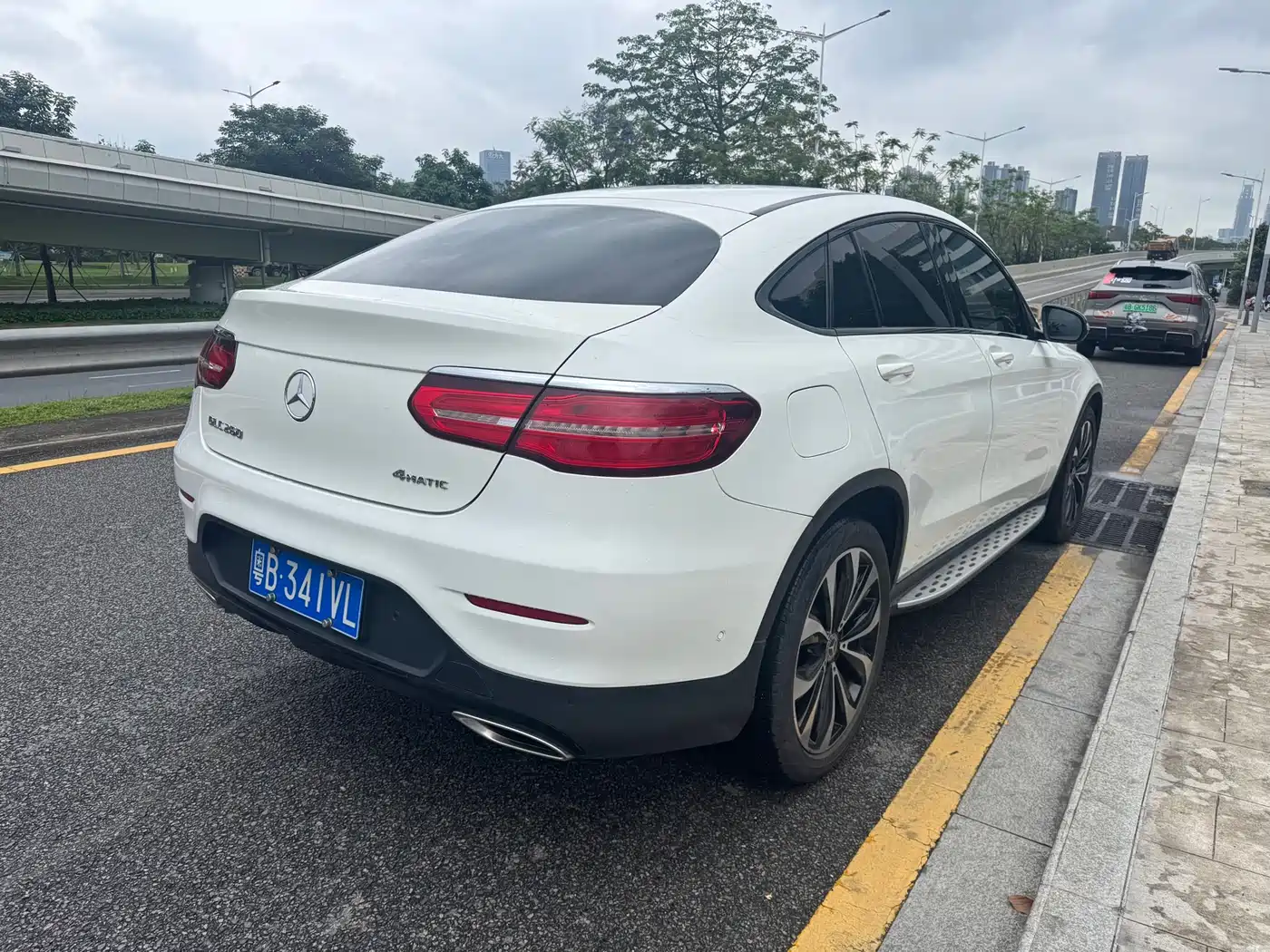 Mercedes-Benz GLC Coupe 2017 GLC 260 4MATIC Coupe SUV фото 5