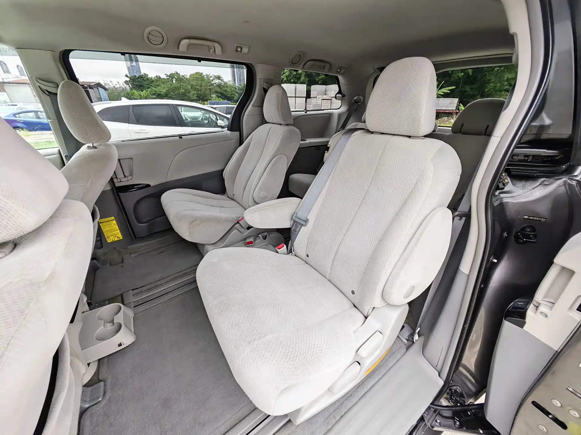 Photo 15 - Toyota Sienna