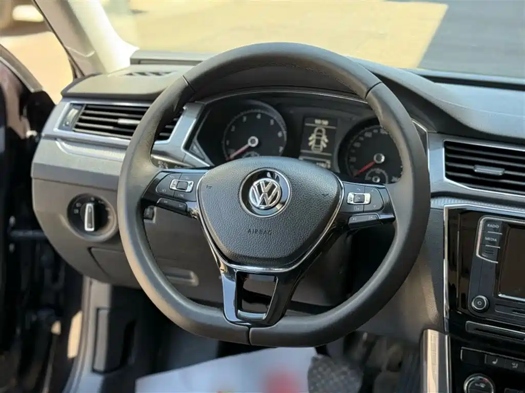 Volkswagen Passat 2017 330TSI DSG Prestige фото 18