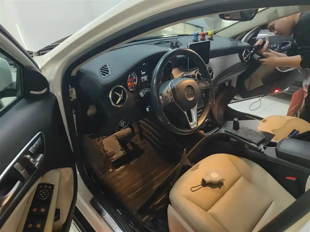 Mercedes-Benz GLA 2015 GLA 220 4MATIC Luxury фото 16