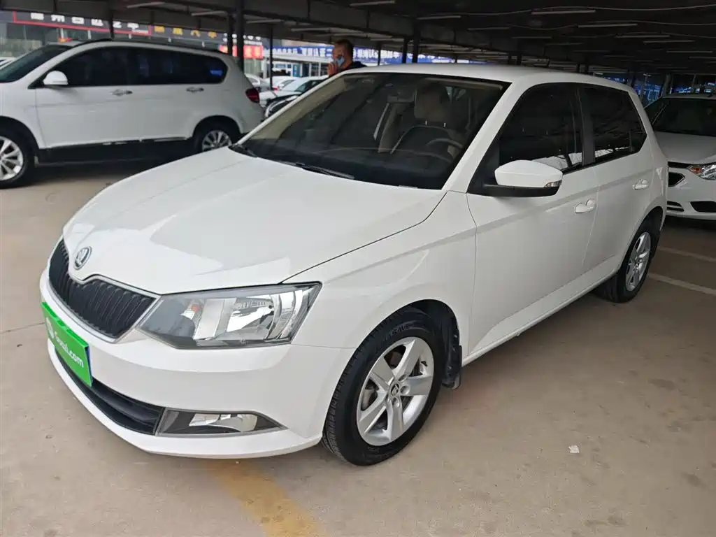 Škoda Fabia 2015 1.6L Automatic Innovation Edition фото 2