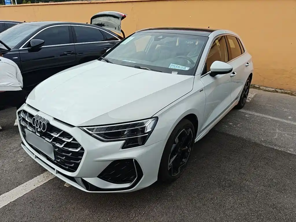 Audi A3 2026 2025 Facelift Sportback 35TFSI Flying Spur Premium