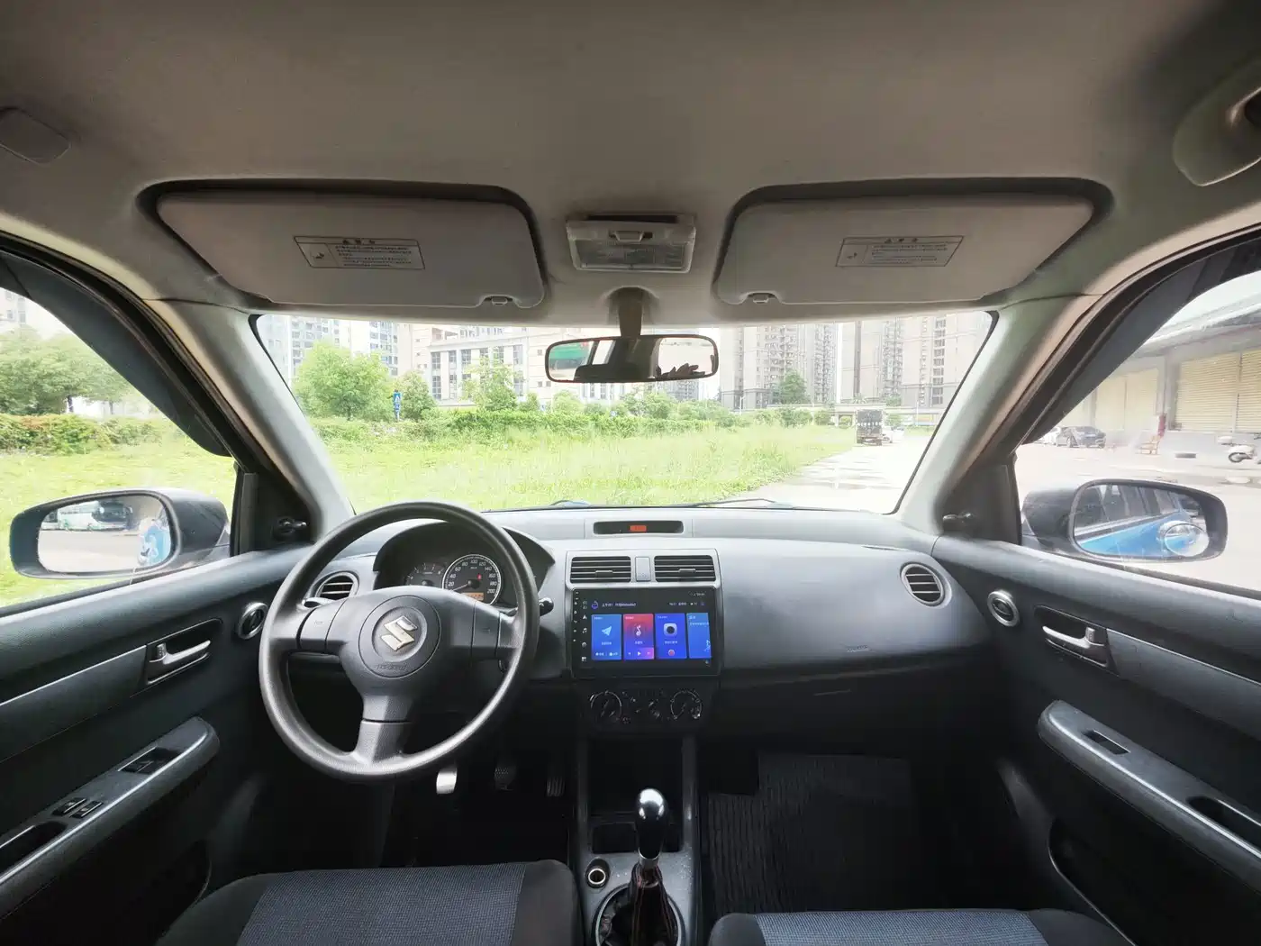 Photo 8 - Suzuki Swift