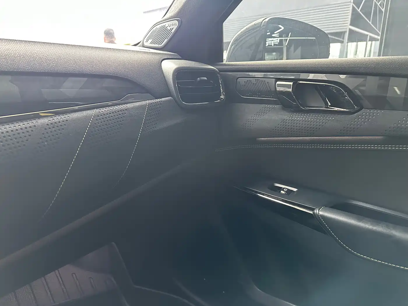Lynk & Co 03 2021 03+ 2.0TD Auto Performance Package Edition фото 15