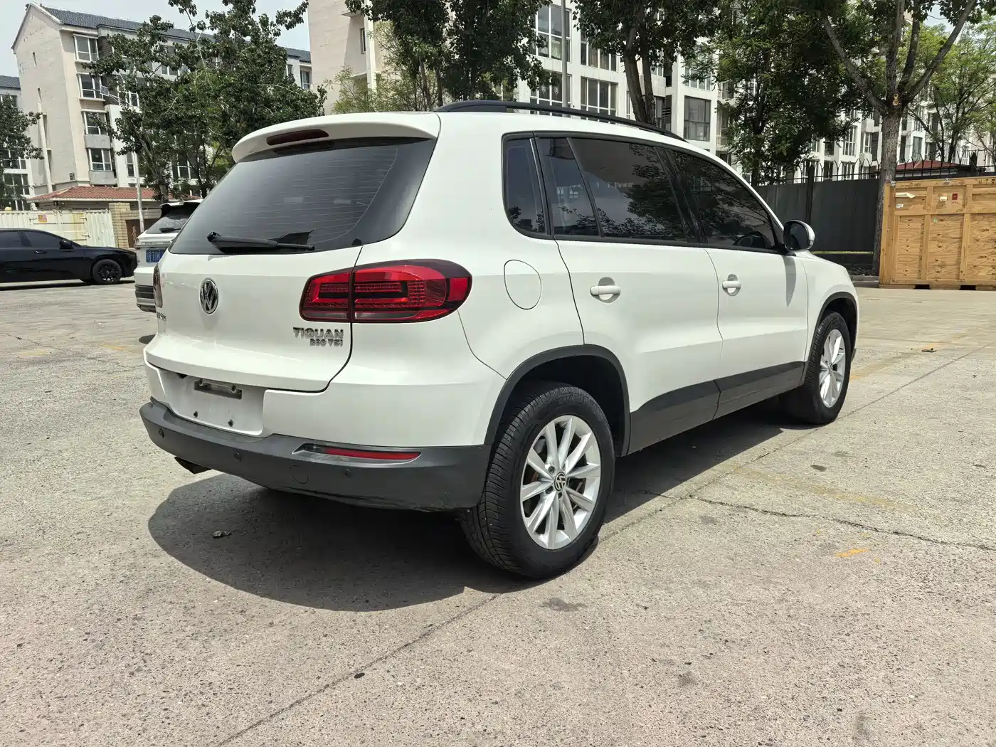 VOLKSWAGEN TIGUAN