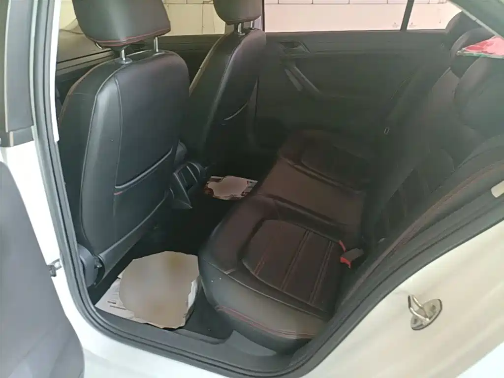Volkswagen Jetta 2019 Dream Edition 1.4L Manual Fashion фото 17
