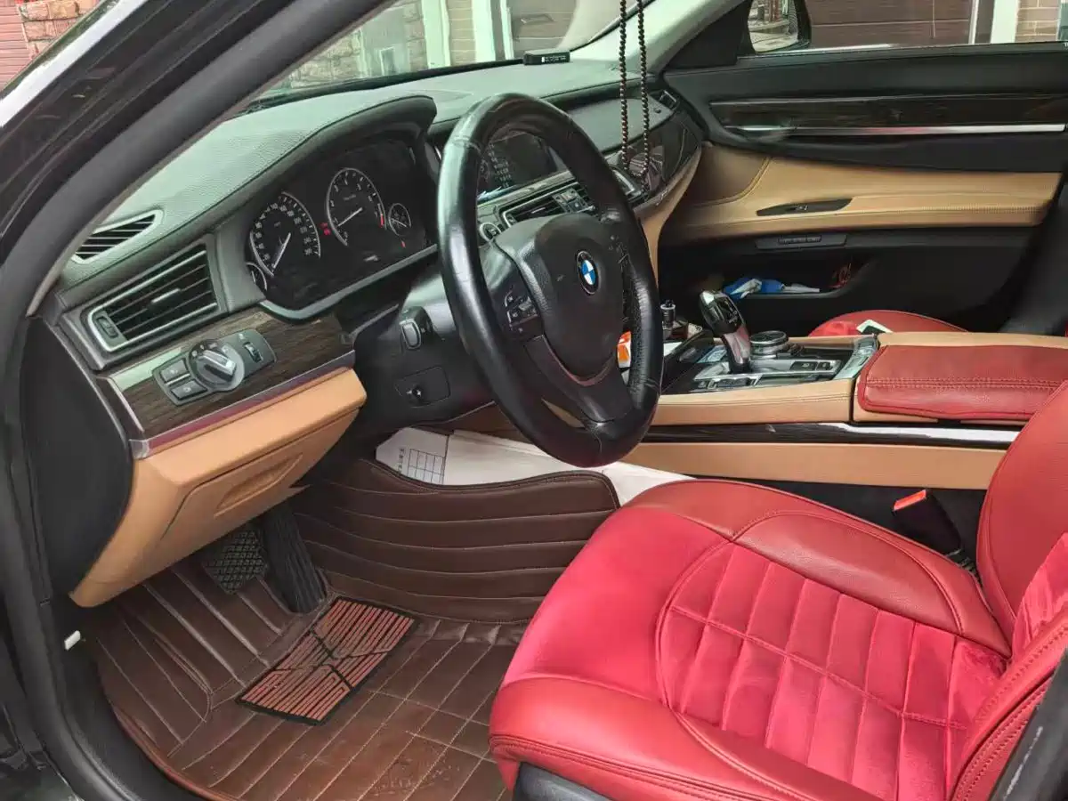BMW 7 Series 2013 Model 740Li Luxury фото 6