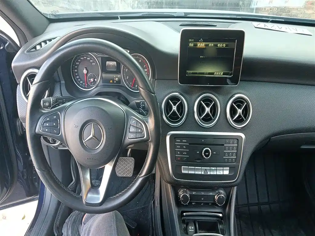 Mercedes-Benz A-Class (Import) 2017 Facelift A 200 Dynamic фото 6