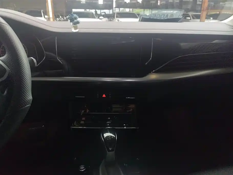 Volkswagen Passat 2024 380TSI Dragon Soaring Edition фото 13