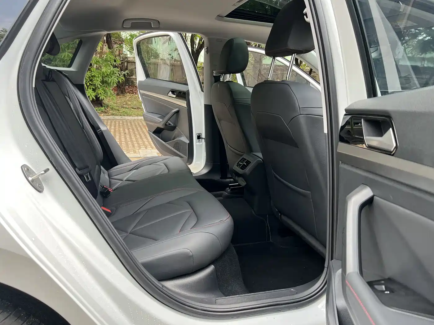 Volkswagen Lavida 2024 Model 300TSI DSG Starlight Leading Edition фото 7