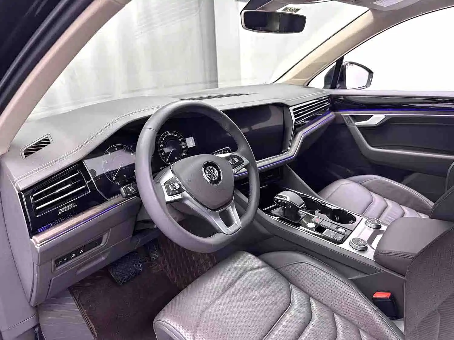 Фото 7 - Volkswagen Touareg