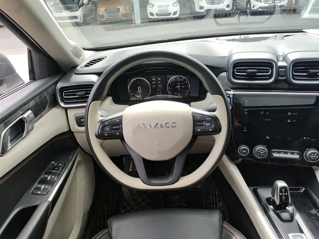 Lynk & Co 02 2019 High Energy Edition 2.0T Automatic 2WD Shine China VI фото 4