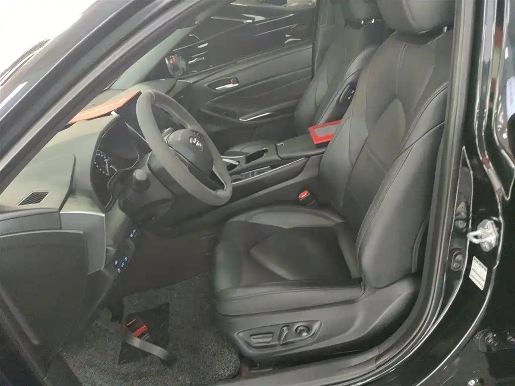 Toyota Avalon 2022 Hybrid 2.5L Luxury Edition фото 14