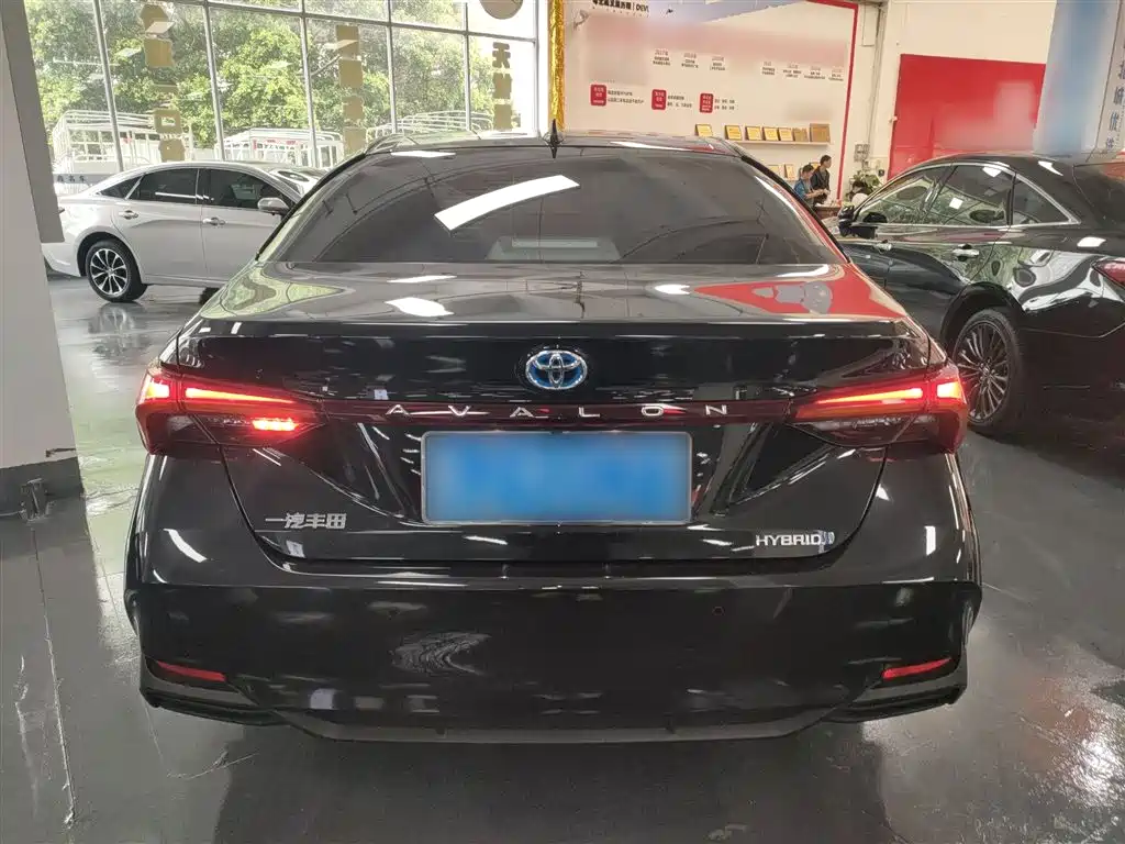 Toyota Avalon 2022 Hybrid 2.5L Luxury Edition фото 5