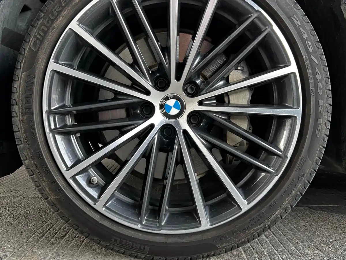 BMW 5 Series 2023 530Li Leading M Sport Package фото 4