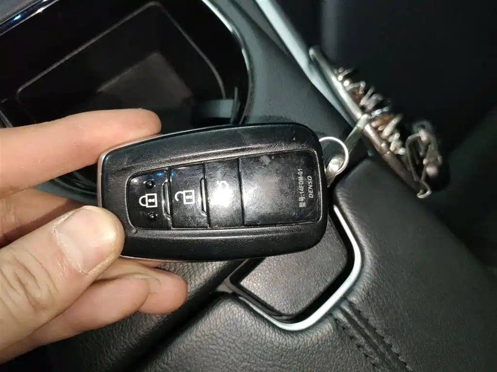 Toyota Avalon 2022 Hybrid 2.5L Luxury Edition фото 8