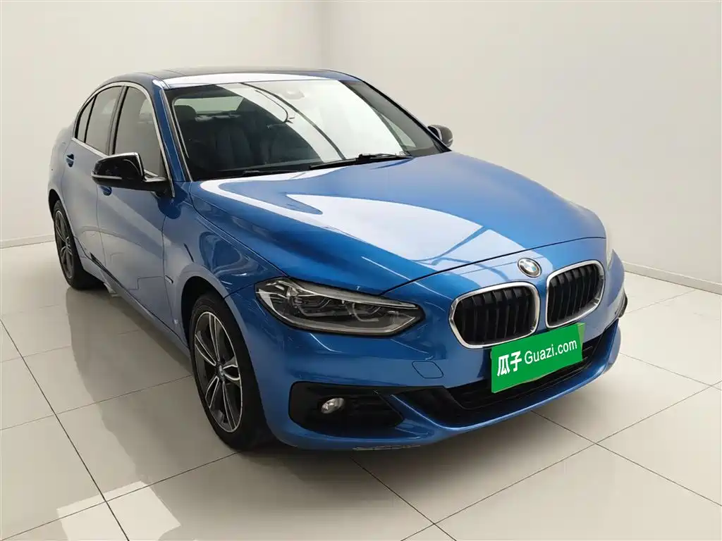 BMW 1 Series 2018 118i Sport Edition фото 4