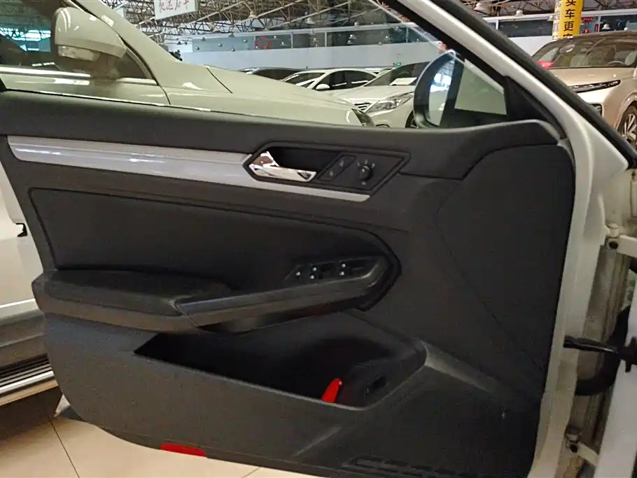 Volkswagen Lamando 2017 230TSI DSG Trend Edition фото 7