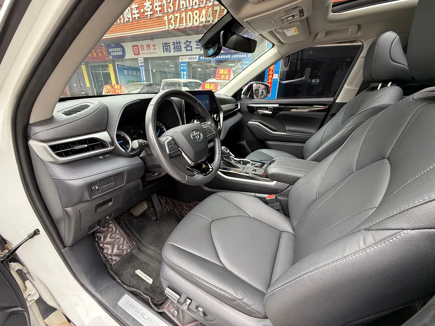 Toyota Highlander 2023 2.5L Smart Hybrid Dual Engine AWD Luxury 7-Seater фото 7
