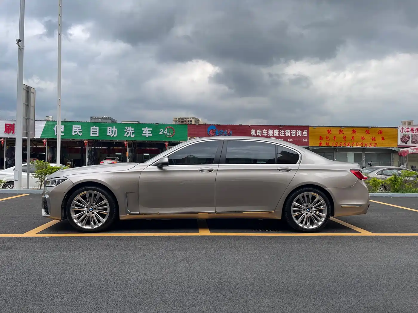 BMW 7 Series 2013 Model 740Li Luxury фото 7