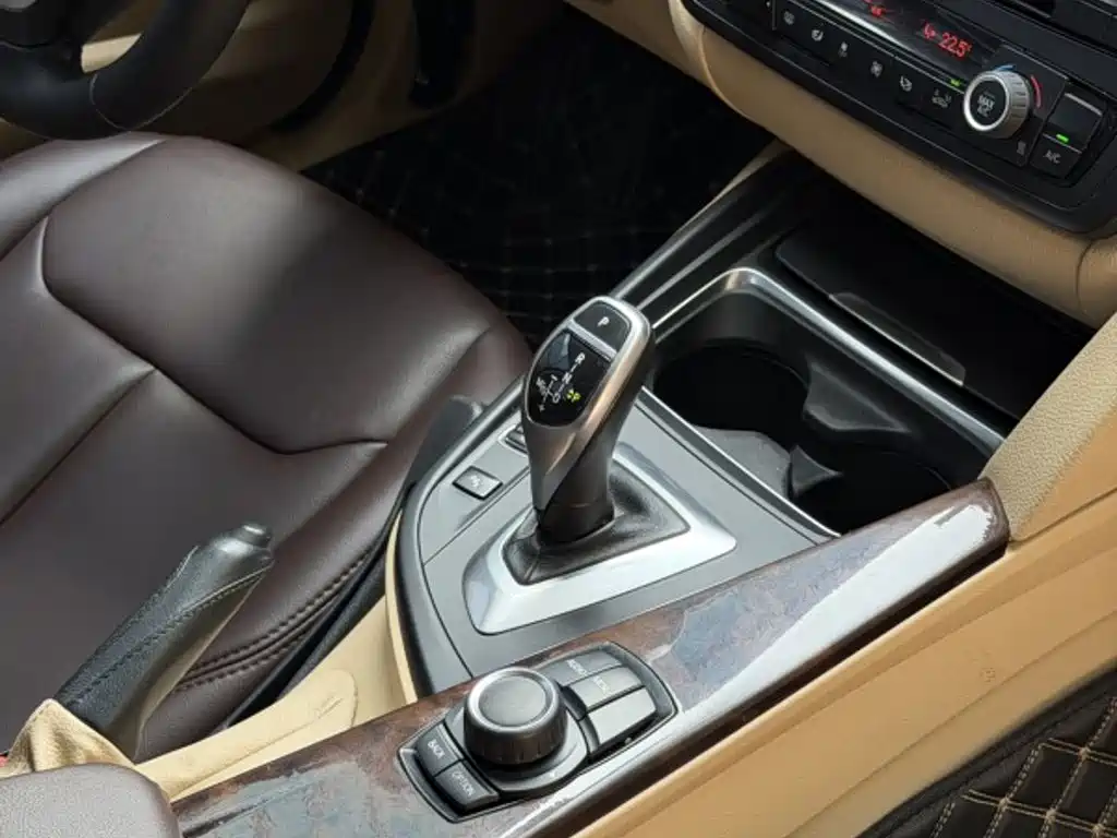 Photo 9 - BMW 3 Series