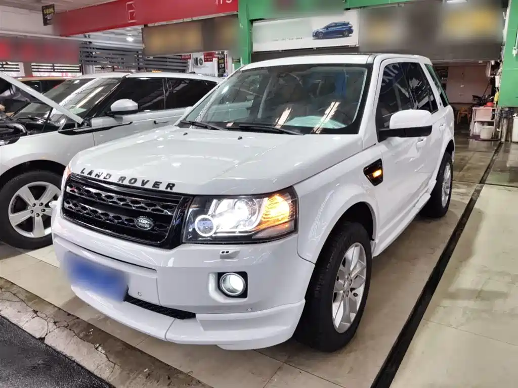 Land Rover Freelander 2 2014 2.0T Si4 HSE Gasoline Edition фото 2