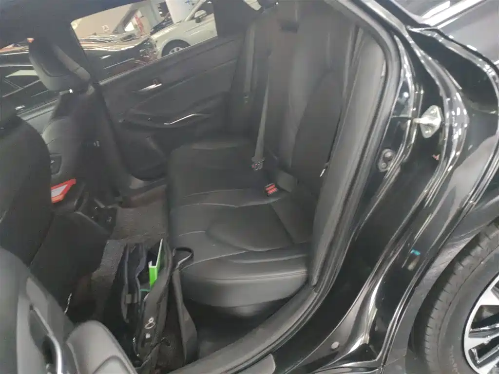 Toyota Avalon 2022 Hybrid 2.5L Luxury Edition фото 16