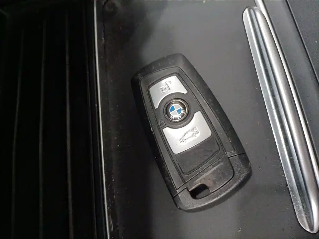 BMW 3 Series 2018 318Li фото 17