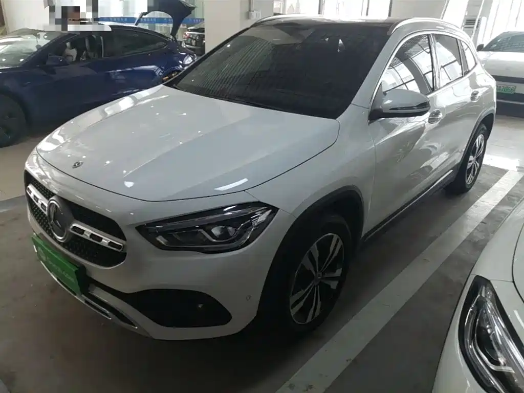 MERCEDES-BENZ GLA