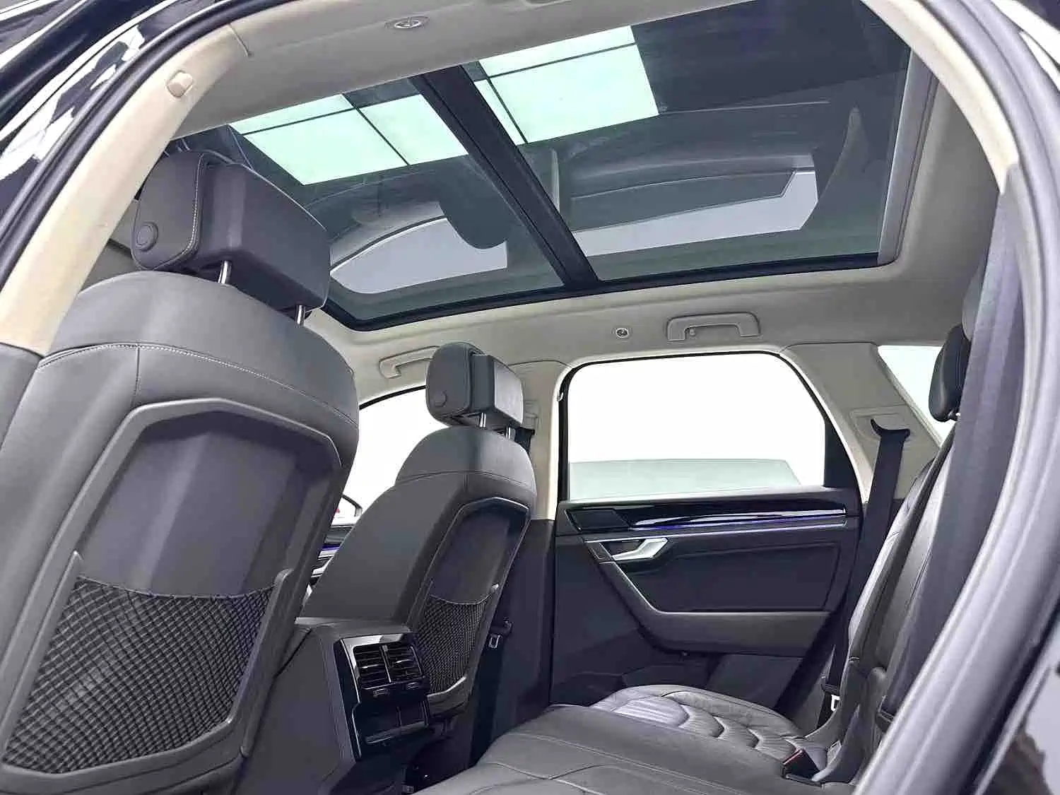 Фото 5 - Volkswagen Touareg