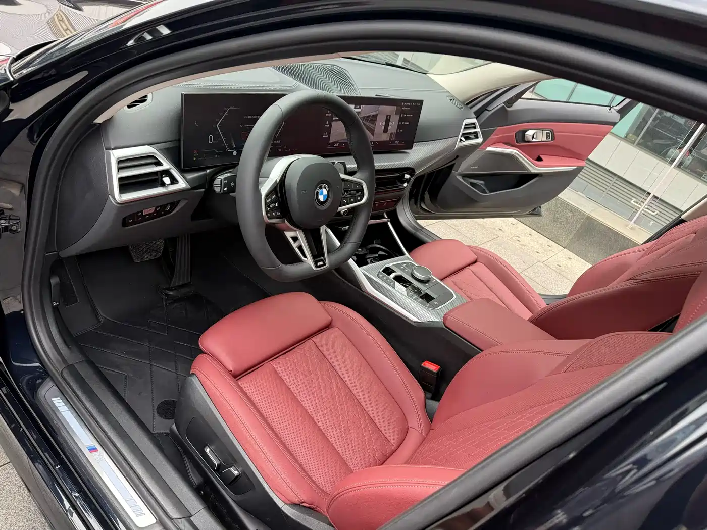 BMW 3 Series 2025 330Li M Sport Night Edition фото 9