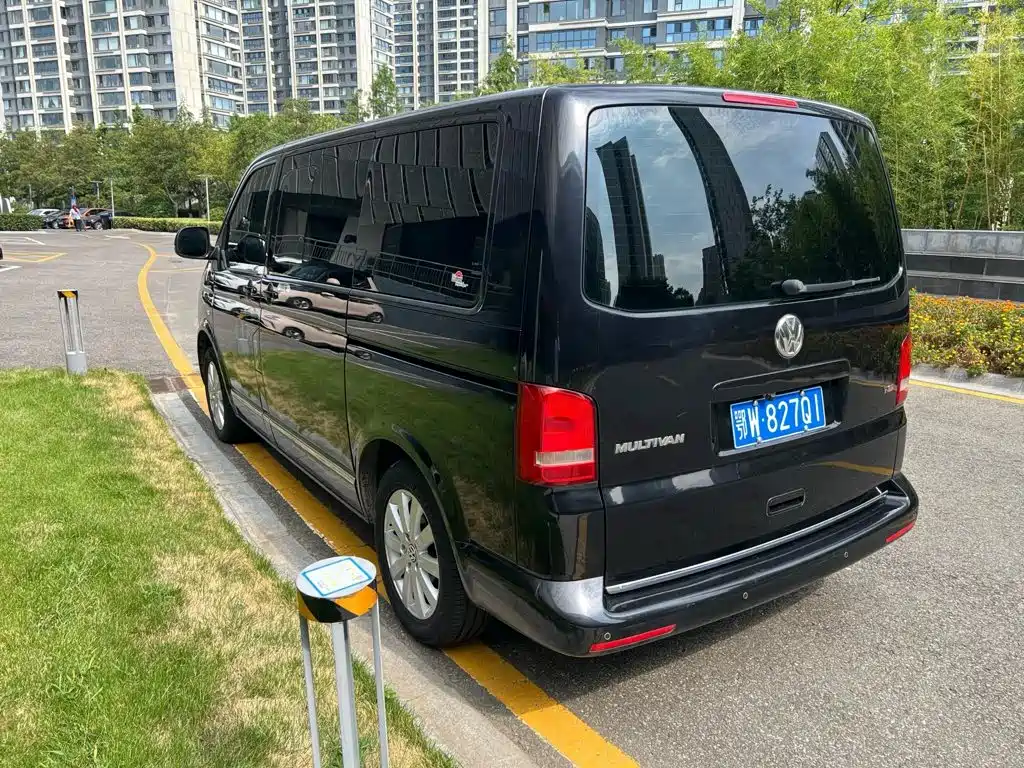 Photo 15 - Volkswagen Multivan