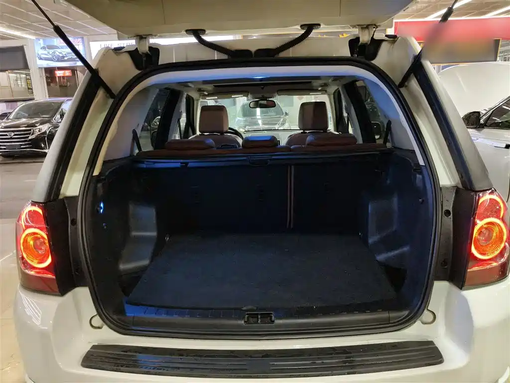 Land Rover Freelander 2 2014 2.0T Si4 HSE Gasoline Edition фото 15