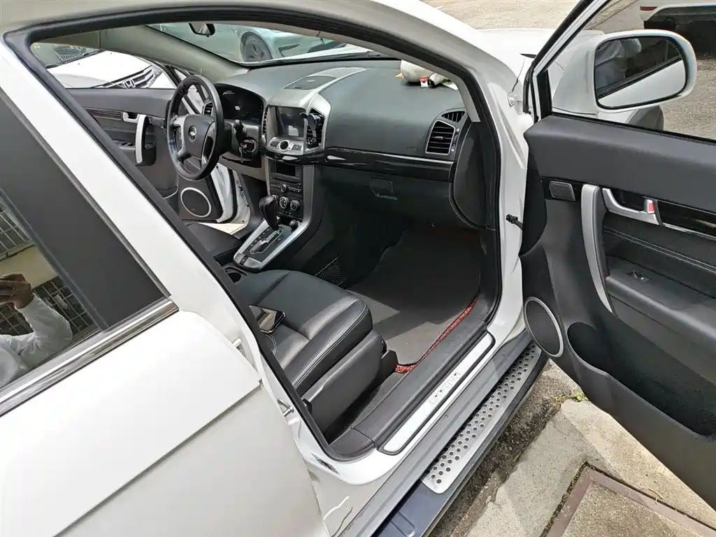 Chevrolet Captiva 2014 2.4L 2WD Urban 7-seater фото 20