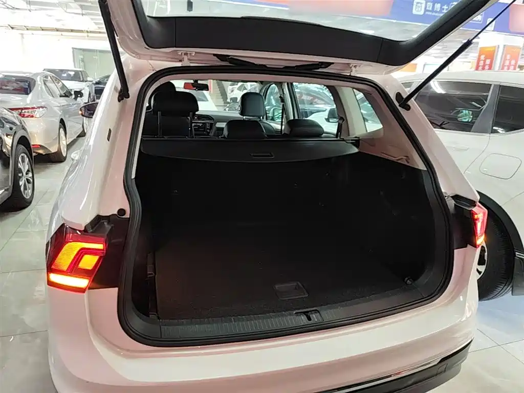 Volkswagen Tiguan L 2018 330TSI Automatic 2WD Comfort Edition фото 19