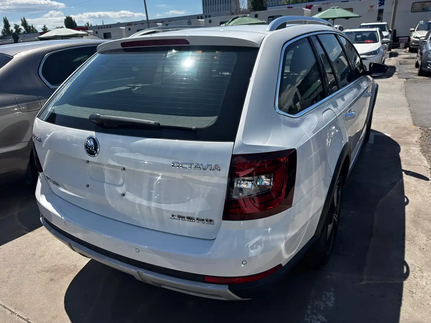 Škoda Octavia 2018 Model Wagon TSI280 DSG Luxury Edition фото 11