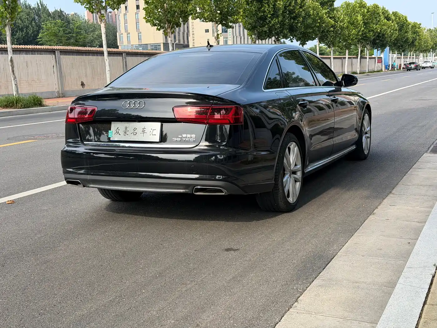 Фото 7 - Audi A6L