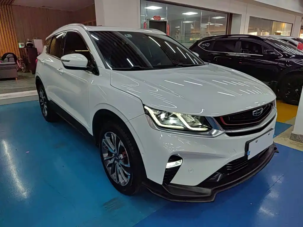 Фото 4 - Geely Coolray