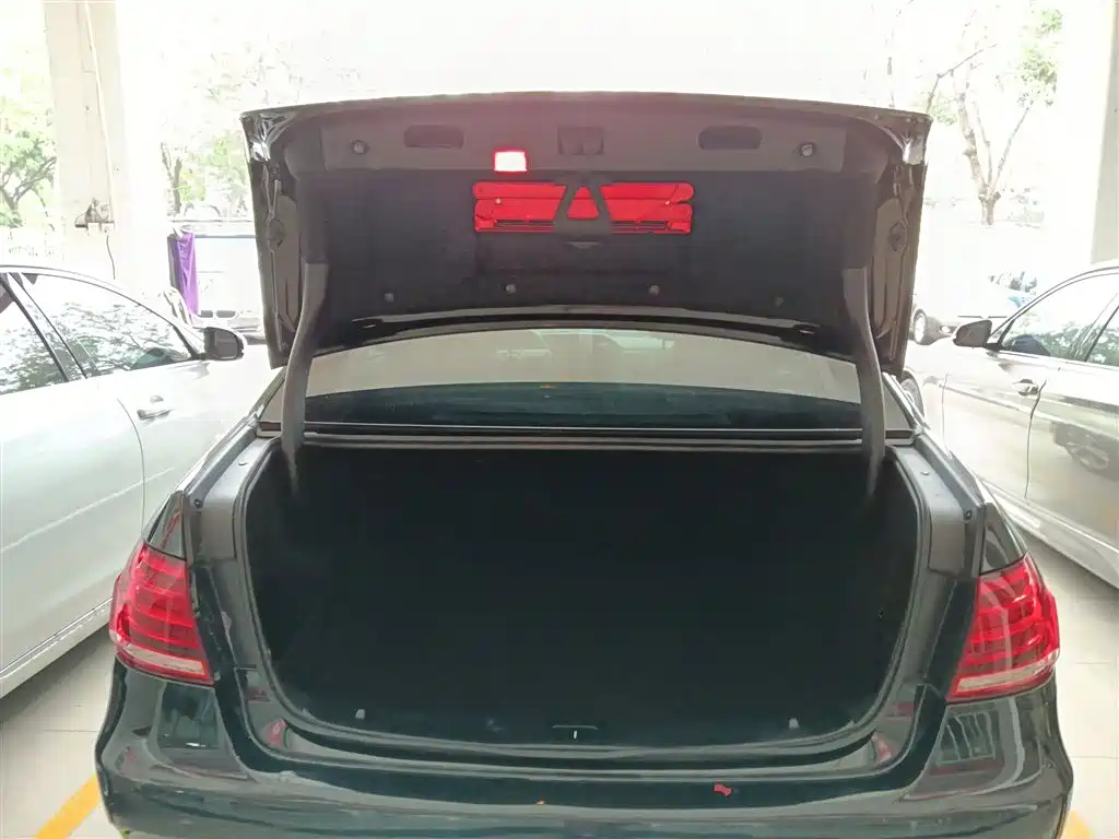 Mercedes-Benz E-Class 2014 Facelift E 300 L Sport фото 19