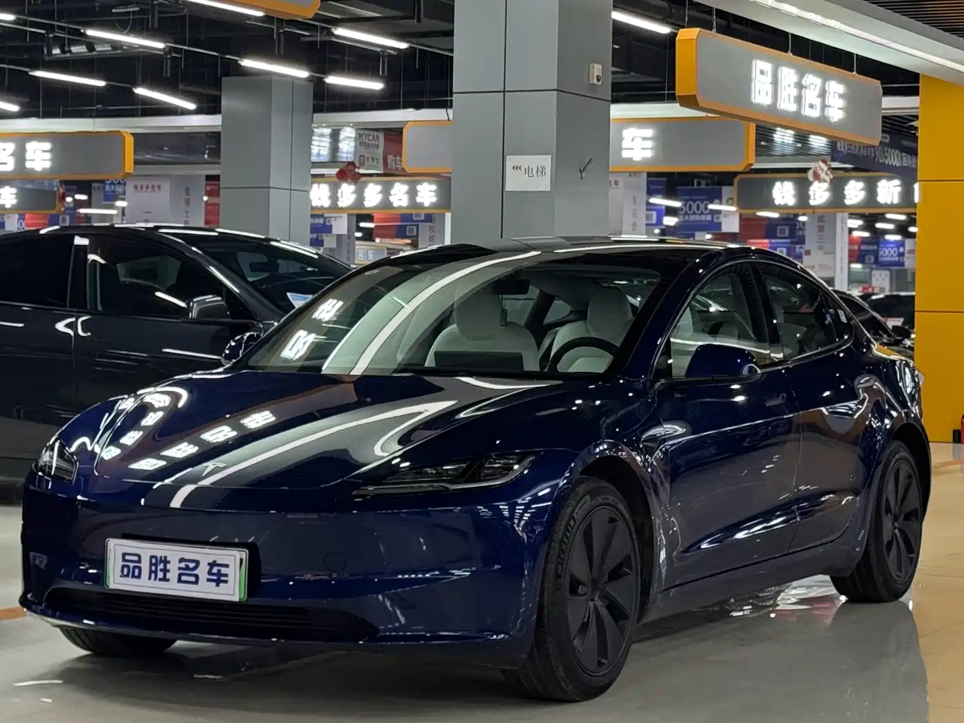 TESLA MODEL 3